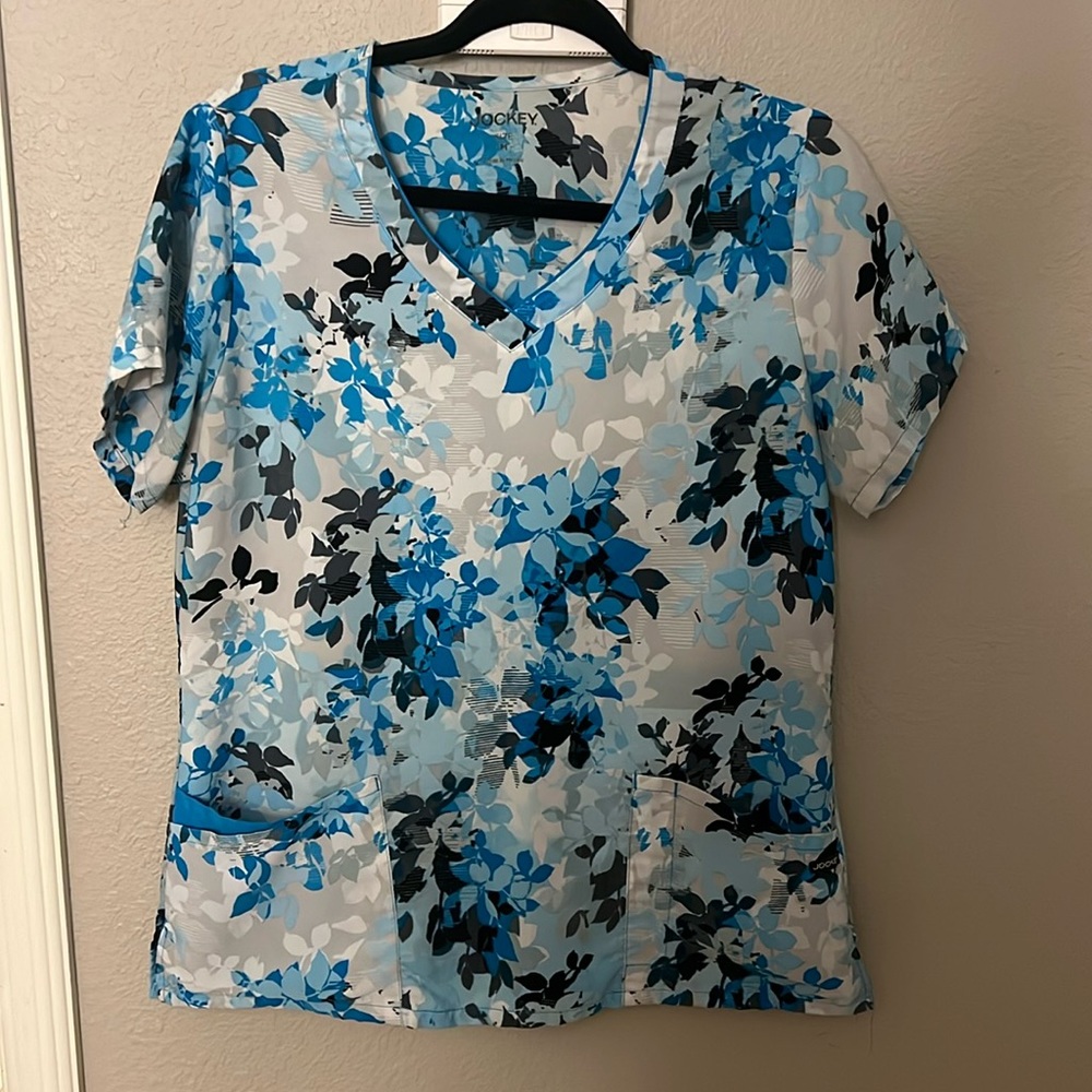 Jockey women’s scrub top